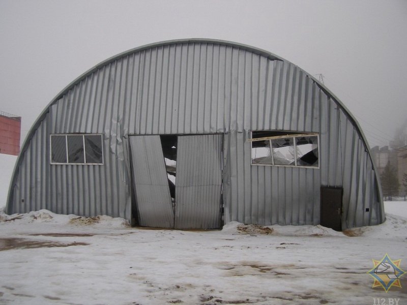 В Костюковичах из-за снега рухнула крыша