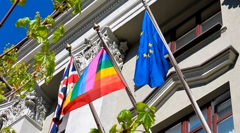 Гей-праздник в британском посольстве