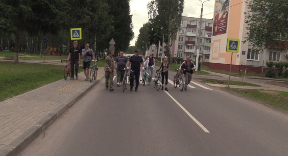 Лукашенко катался на велосипеде по Болбасово