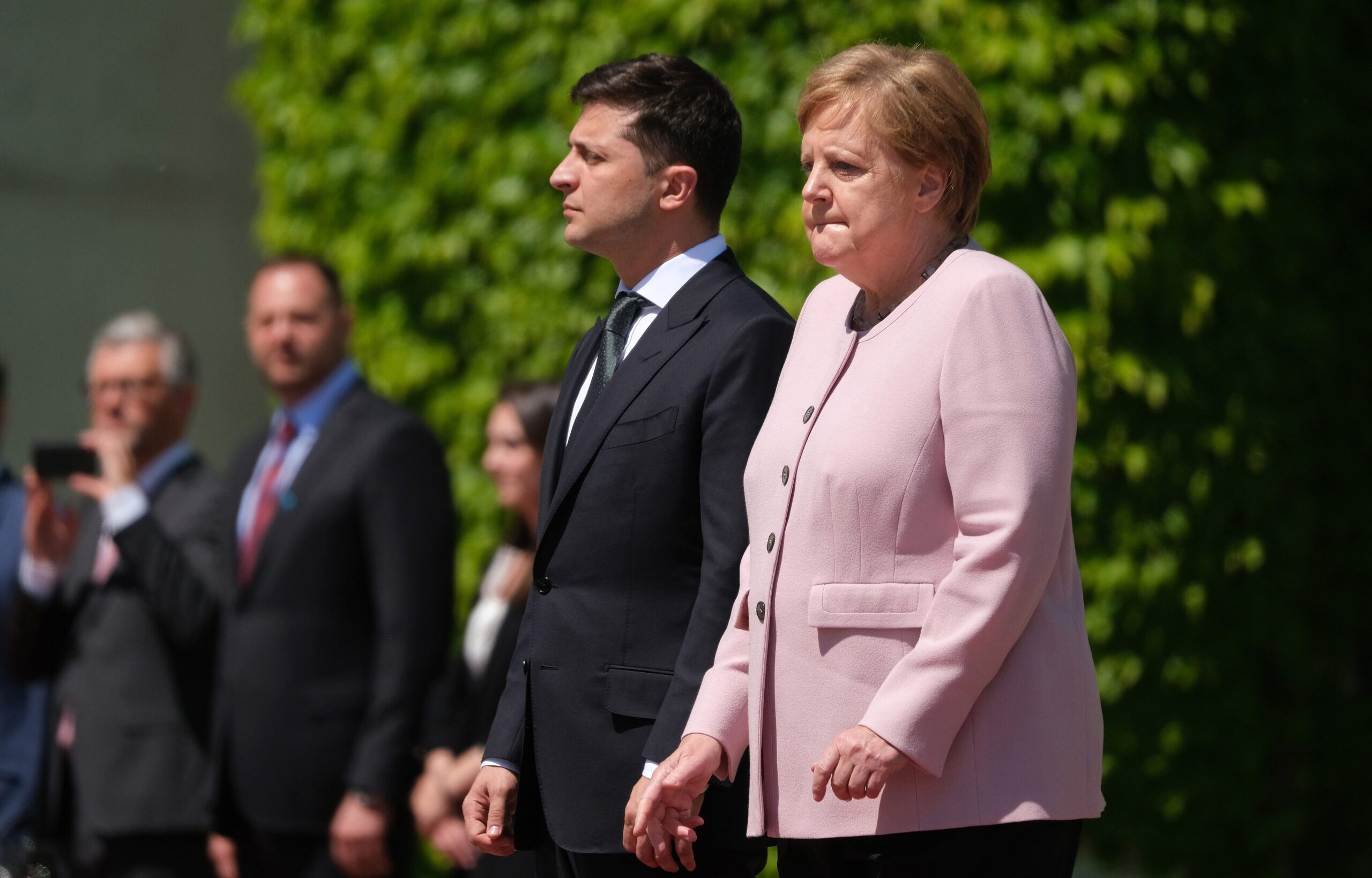 Меркель трясется на встречах