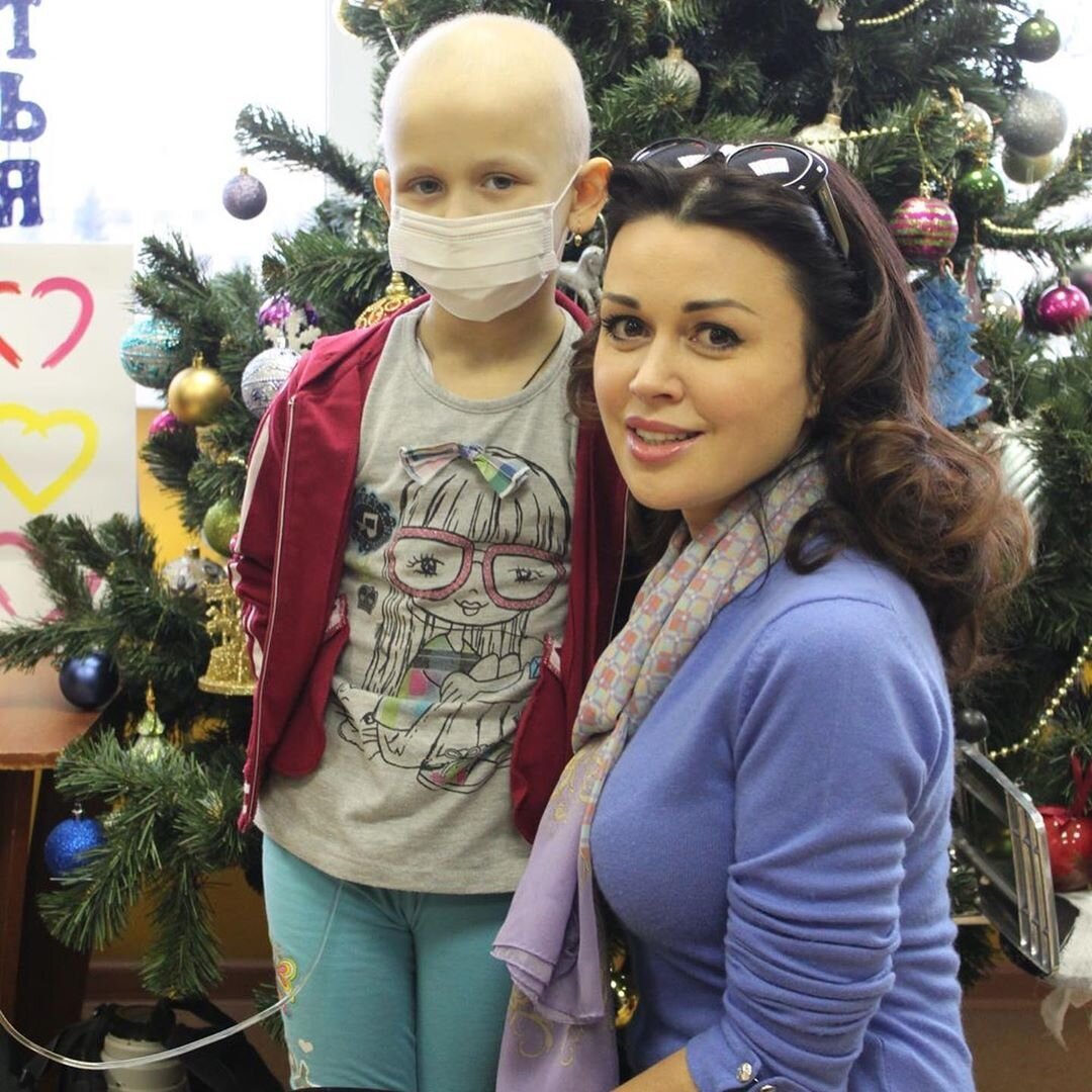 Анастасия Заворотнюк с онкобольным ребенком