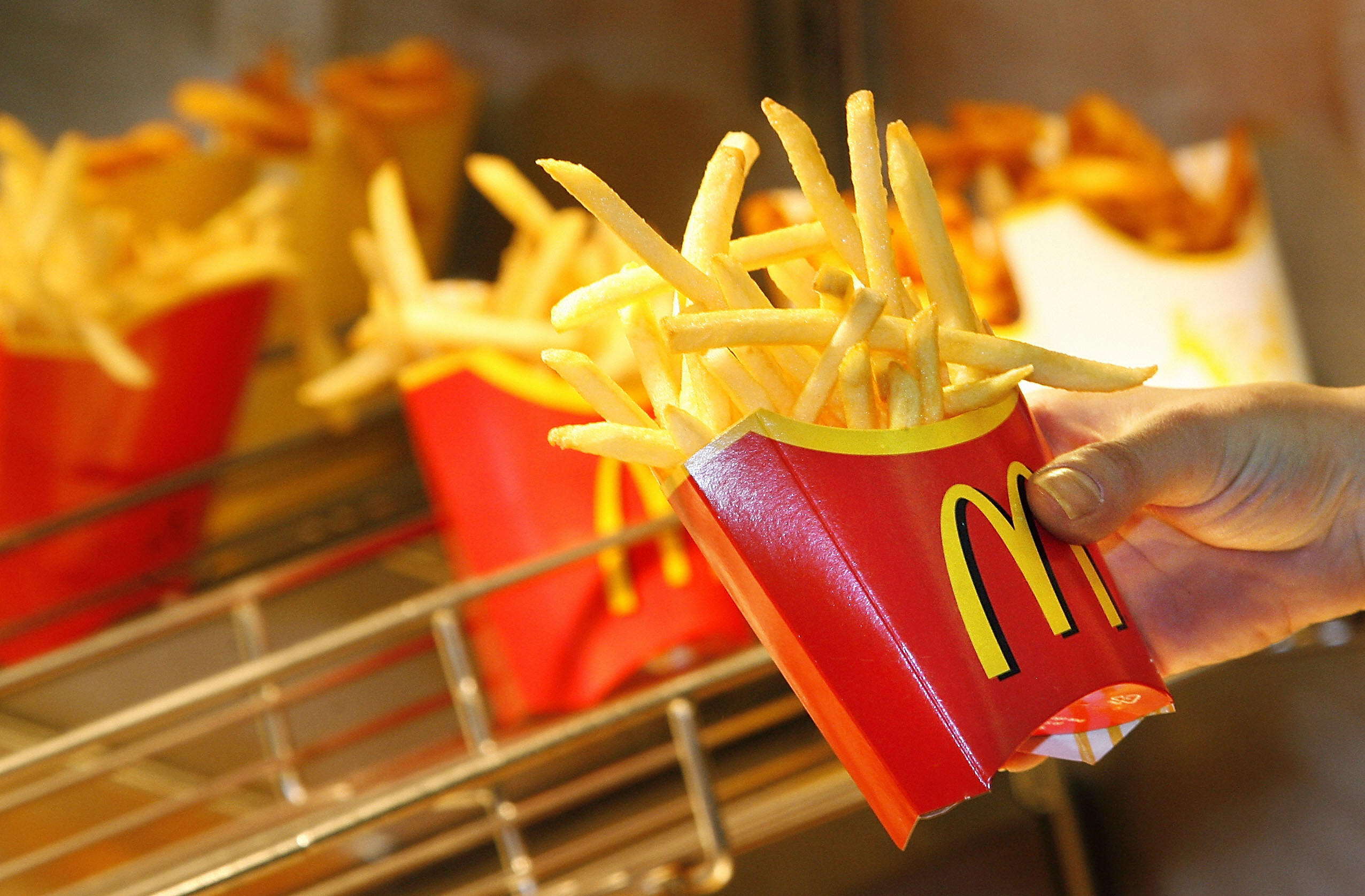 Гомельчане уже съели больше 10 000 кг картошки в «МакДональдс»