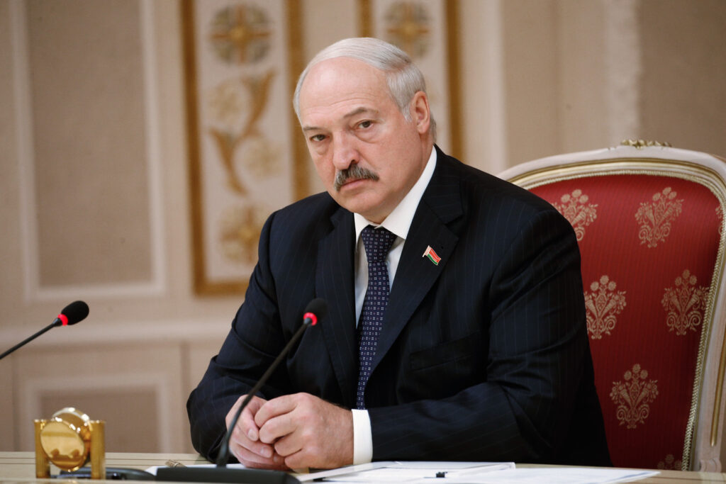 Лукашенко готовят «золотой парашют»