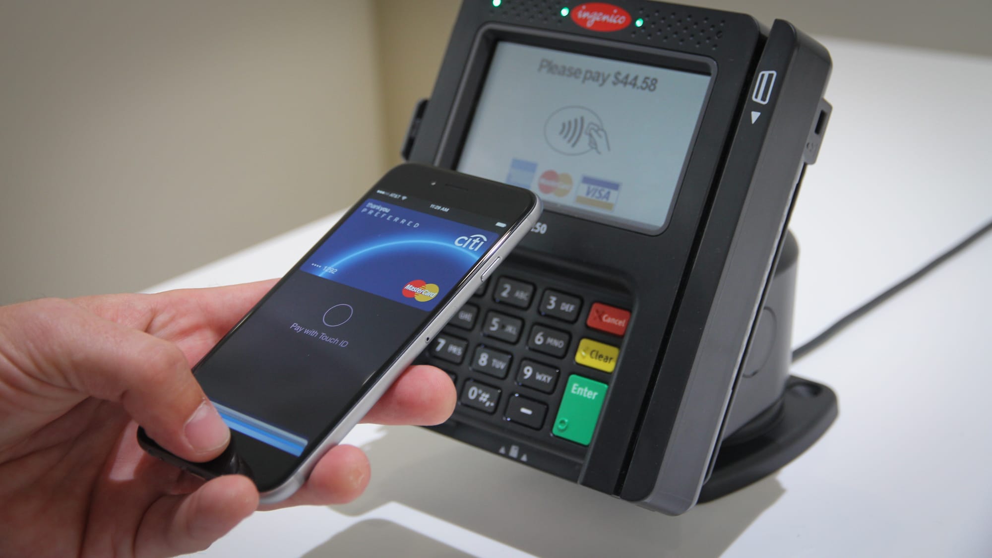В Беларуси стал доступен платежный сервис Apple Pay