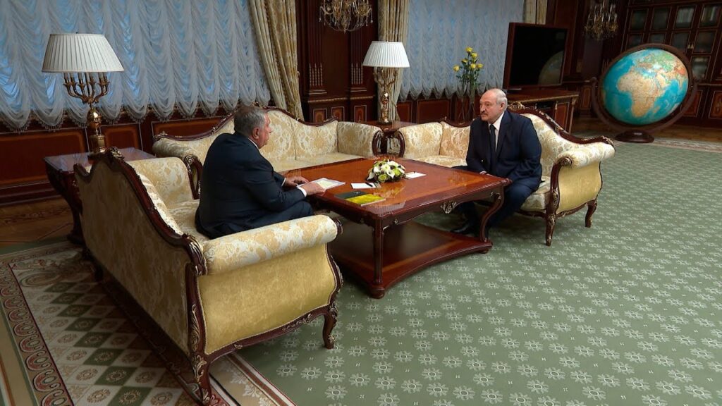 Лукашенко встретился с Сечиным