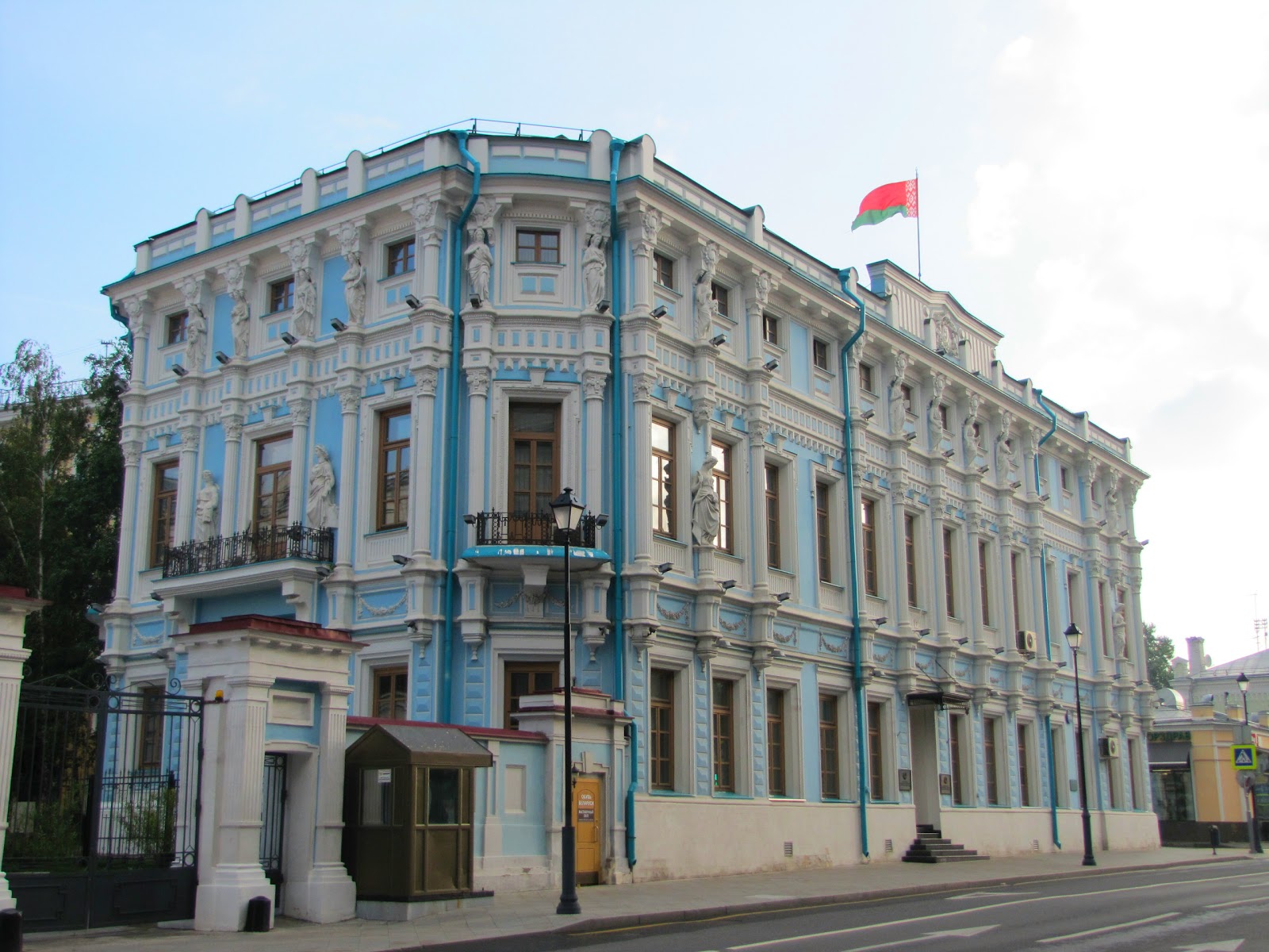 Белорусы в России смогут получить помощь от посольства