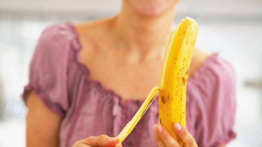 Жительница Гомельщины думает, что заразилась коронавирусом от больного мужа, который поделился с ней бананом