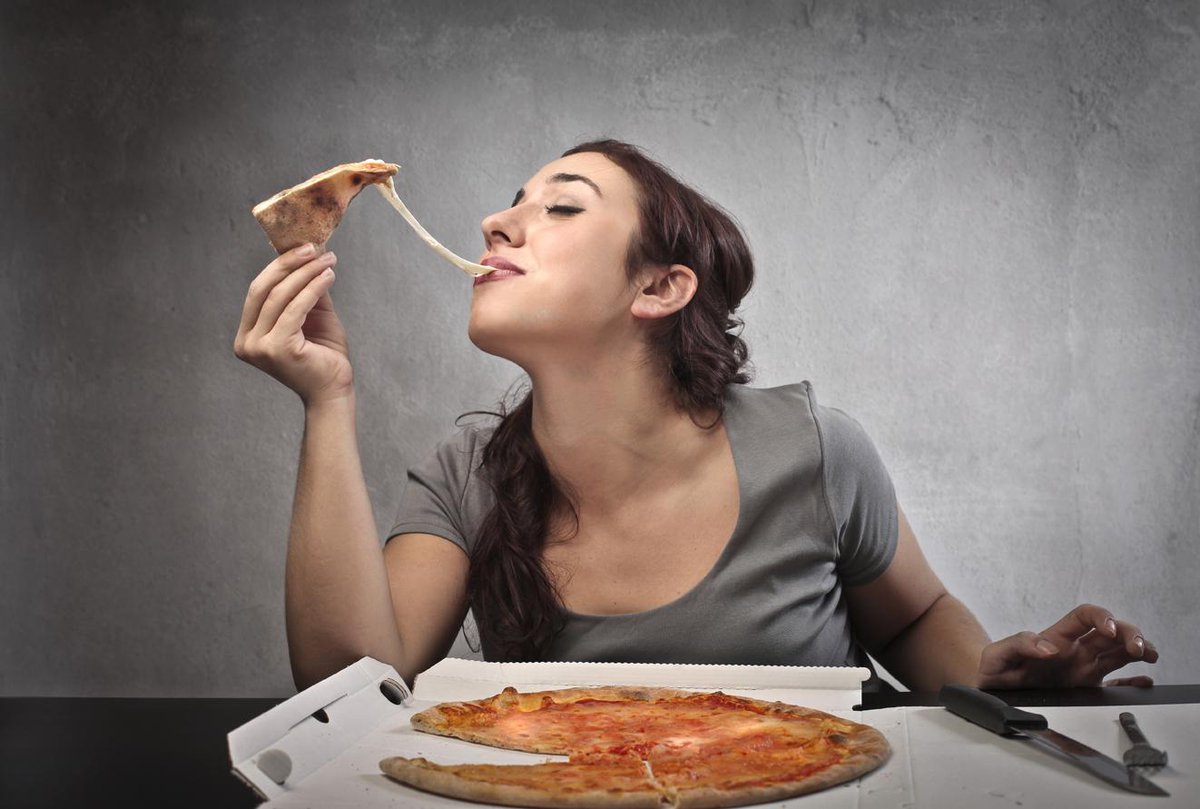 От восторга до ужаса: девушку в течение двух недель откармливал пиццей какой-то незнакомец