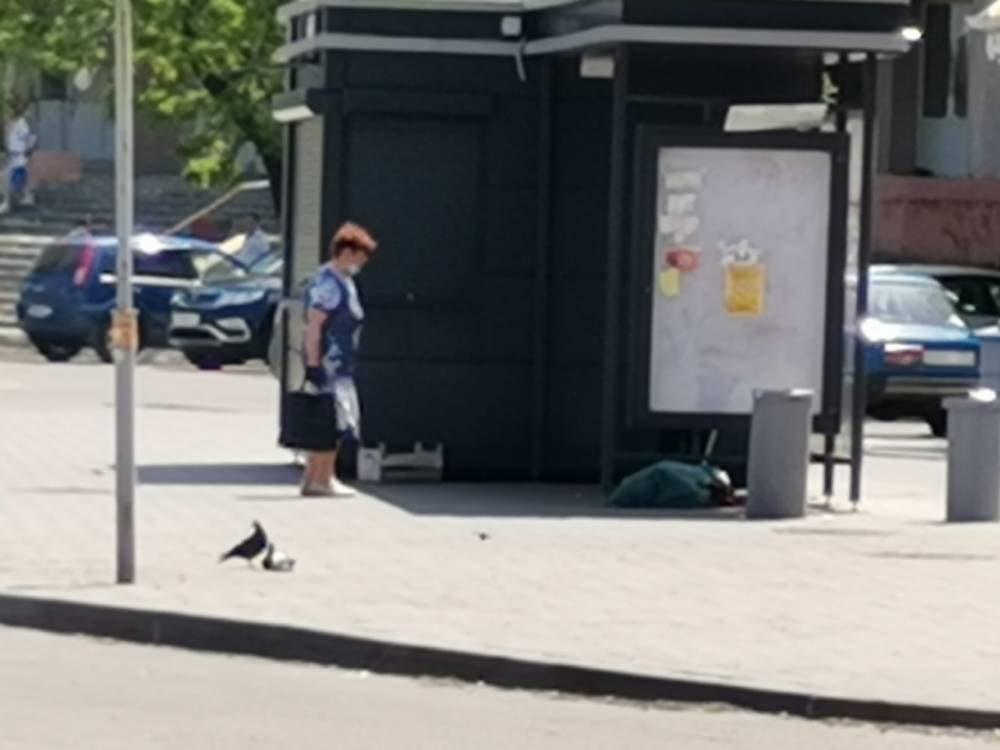 Жарким днем 8 июня на остановке общественного транспорта в Гомеле скончался человек