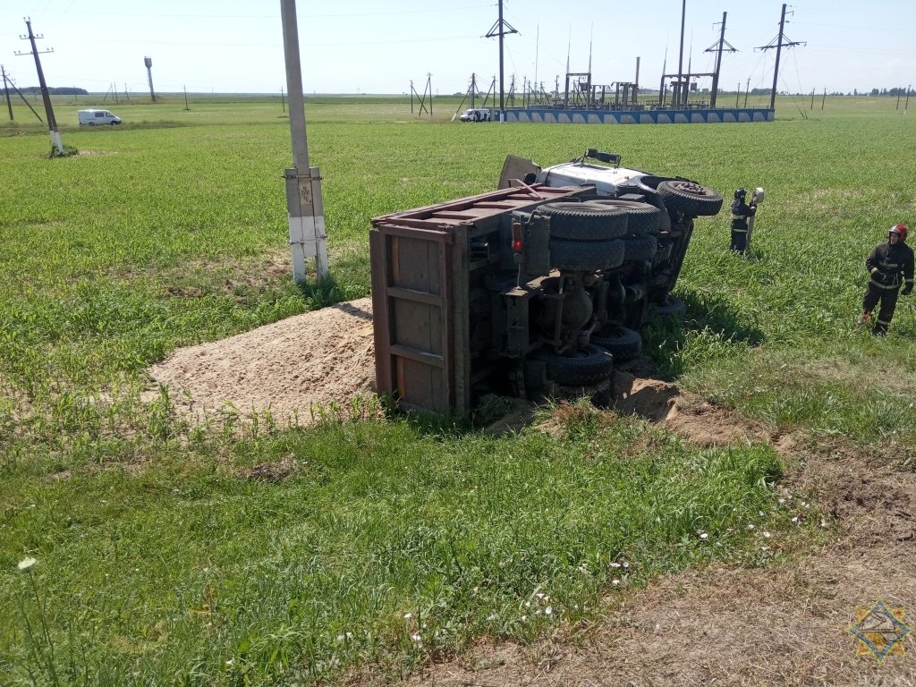 Из-за ДТП в Ветковском районе мужчину зажало в кабине грузовика