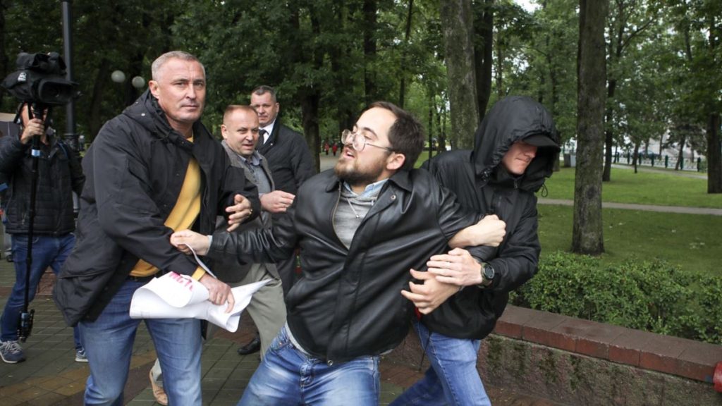 За время проведения президентской кампании в Беларуси задержано 700 человек