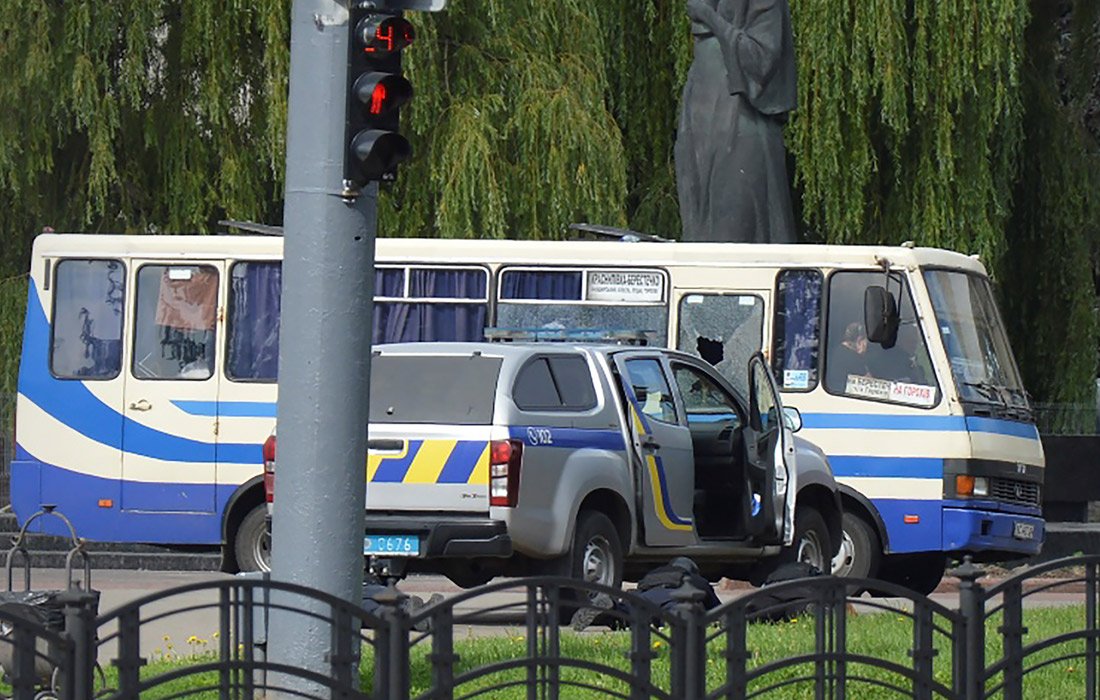 В центре Луцка захвачен автобус с заложниками