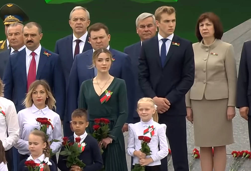 Известно имя красавицы, которая была на празднике в День Независимости рядом с Николаем Лукашенко