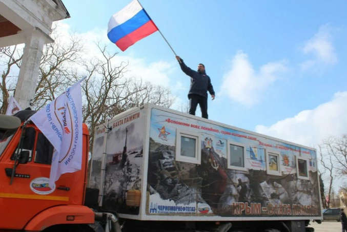 Путин призвал компании и банки идти в Крым