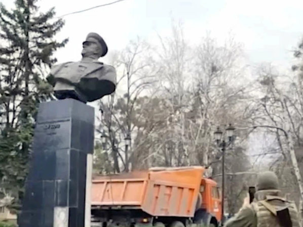 Памятник маршалу Жукову в Харькове