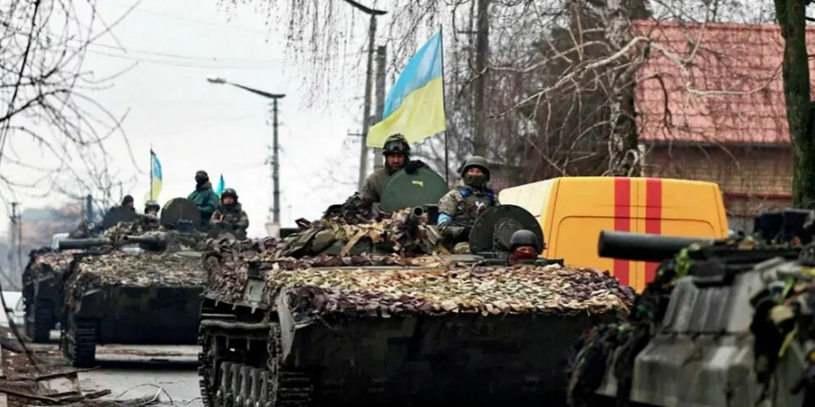 требует от Украины только военной победы над Россией