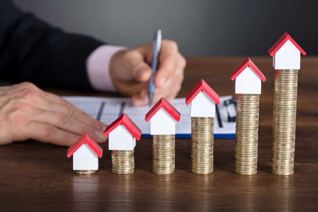 снижение процентов по депозитам и кредитам может привести к росту цен на жилье