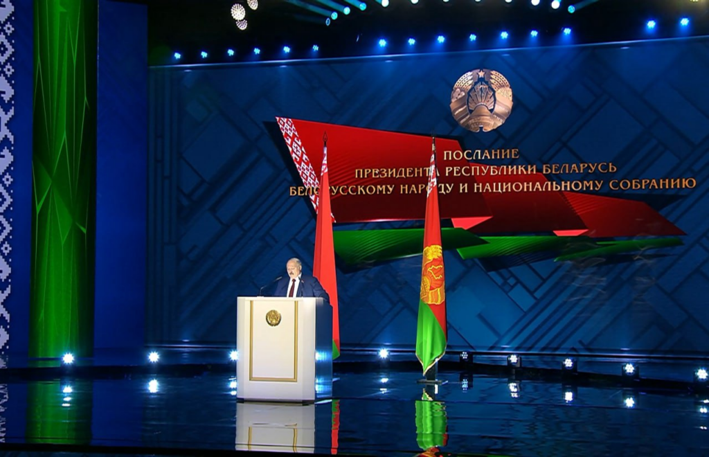 Лукашенко: Они готовятся вторгнуться на территорию Беларуси - послание Президента 2023
